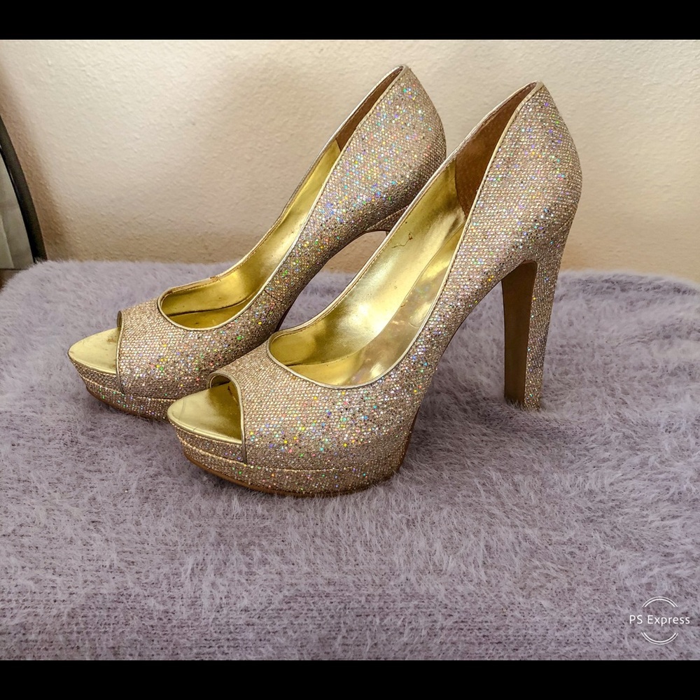 ***SPARKLING SILVER HEELS***